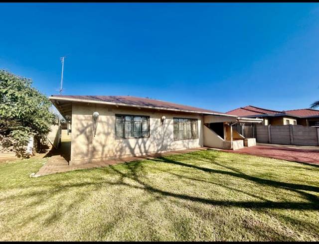 3 BEDROOM HOUSE FOR SALE IN VANDERBIJLPARK CW 2